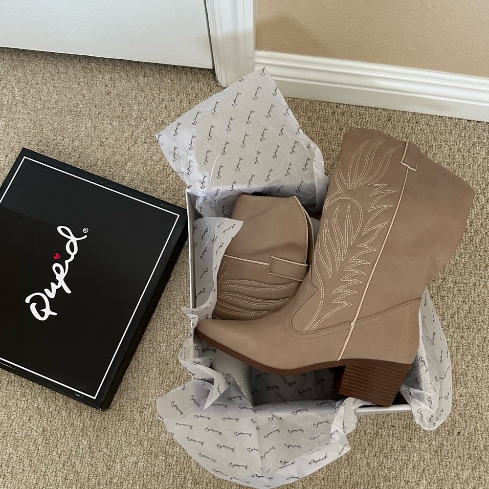 Tan Cowboy Western Boots - Picture 5 of 8